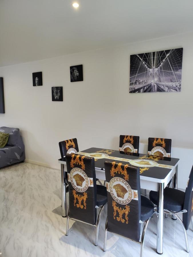 Beautiful & Elegant 2 Bed Room House Манчестер Екстер'єр фото